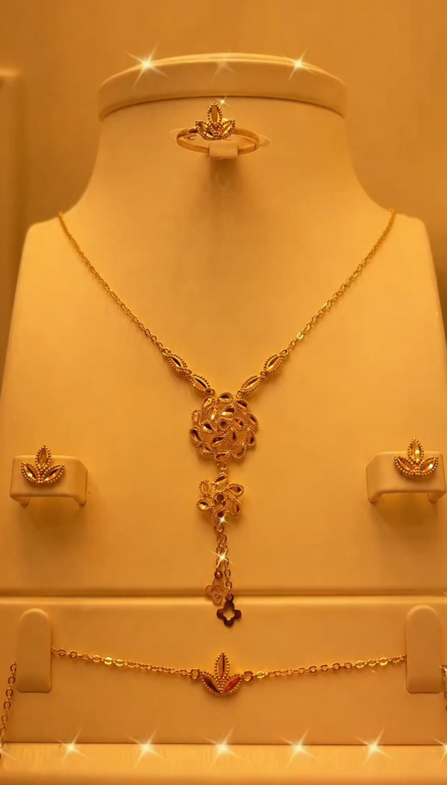 18K Gold-Plated Alloy Rose Necklace